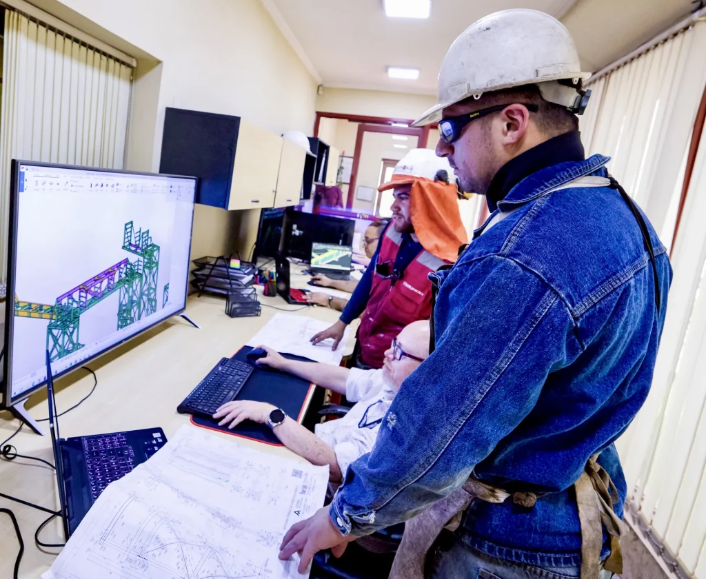 <strong>Ingeniería de Detalle y Conexiones:</strong>